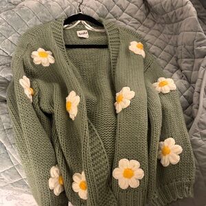ARULA Sage Green Daisy Appliqué Chunky Knit Cardigan